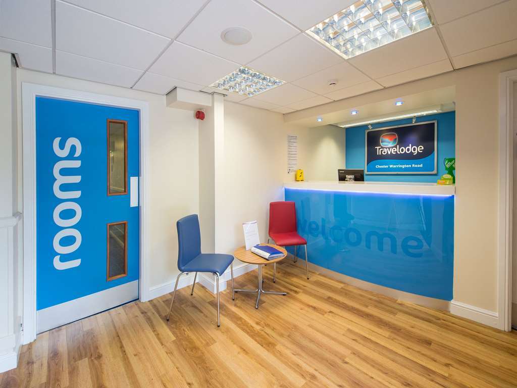 Travelodge Chester Warrington Road Интерьер фото