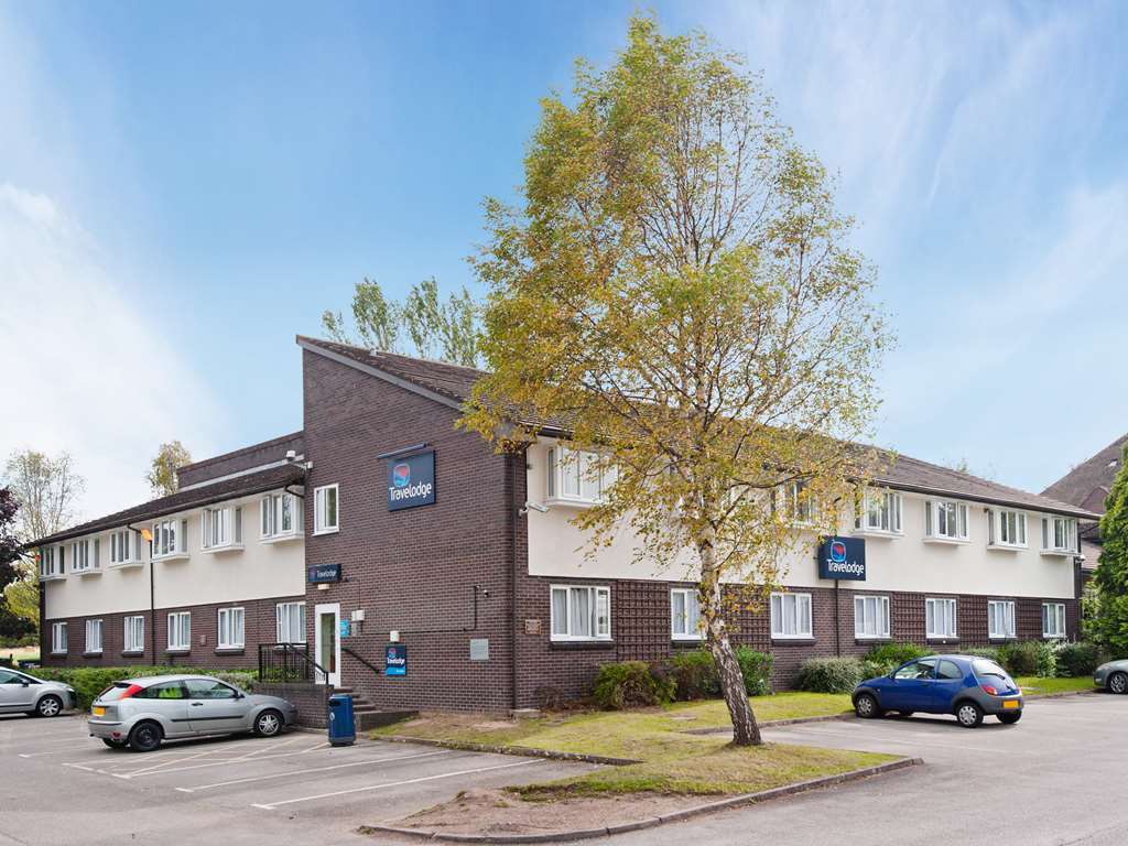 Travelodge Chester Warrington Road Экстерьер фото