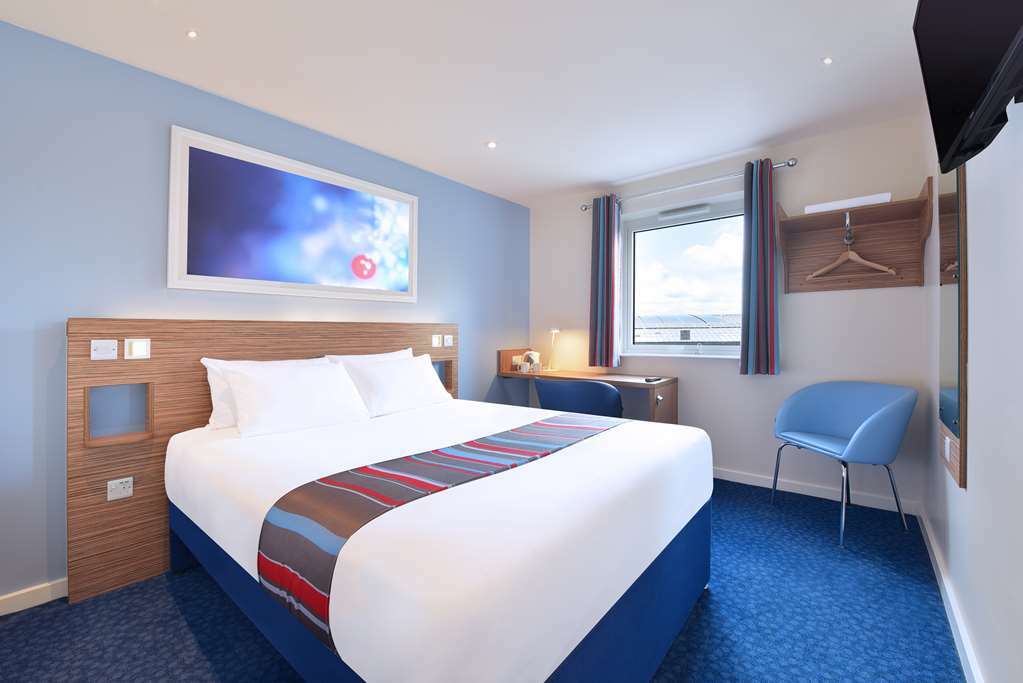 Travelodge Chester Warrington Road Номер фото