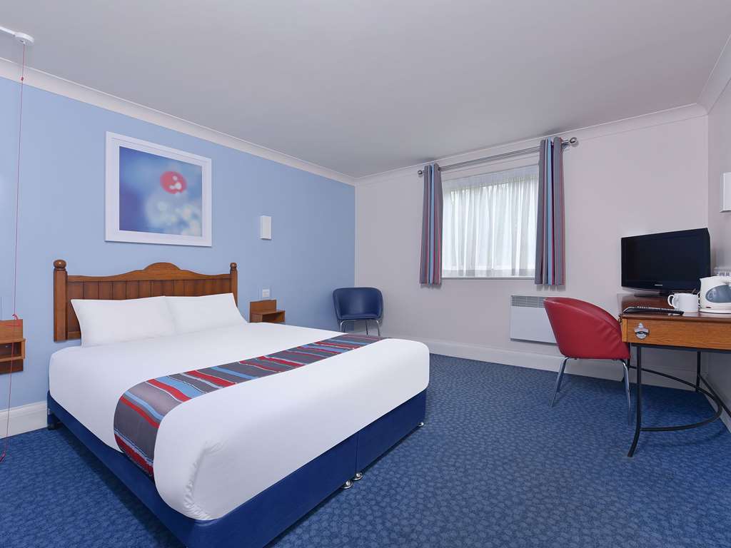 Travelodge Chester Warrington Road Номер фото